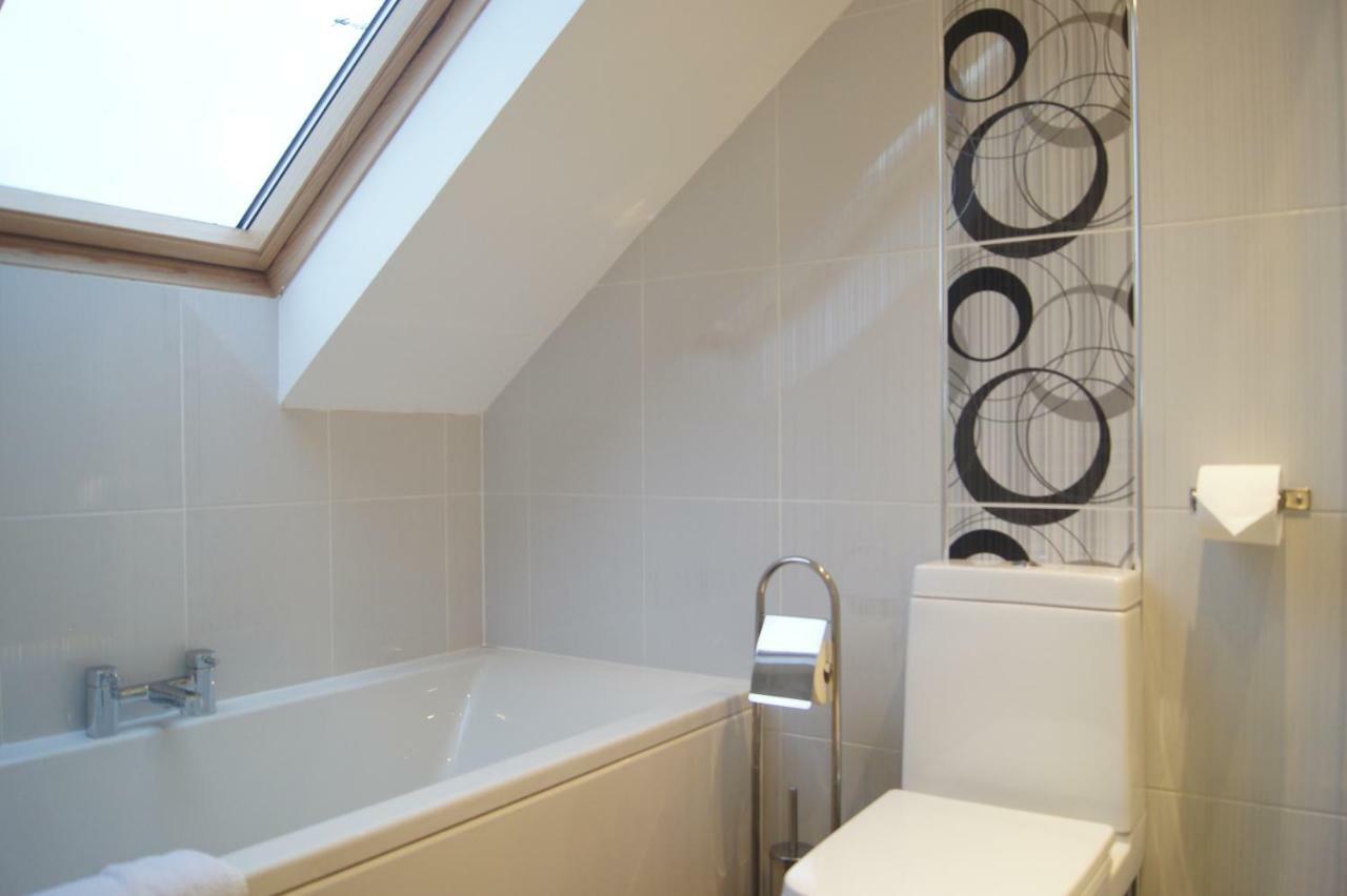 Modern, Cosy Apartment In Bearsden With Private Parking Glasgow Luaran gambar
