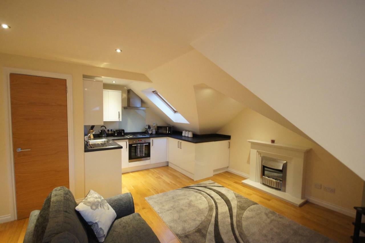 Modern, Cosy Apartment In Bearsden With Private Parking Glasgow Luaran gambar
